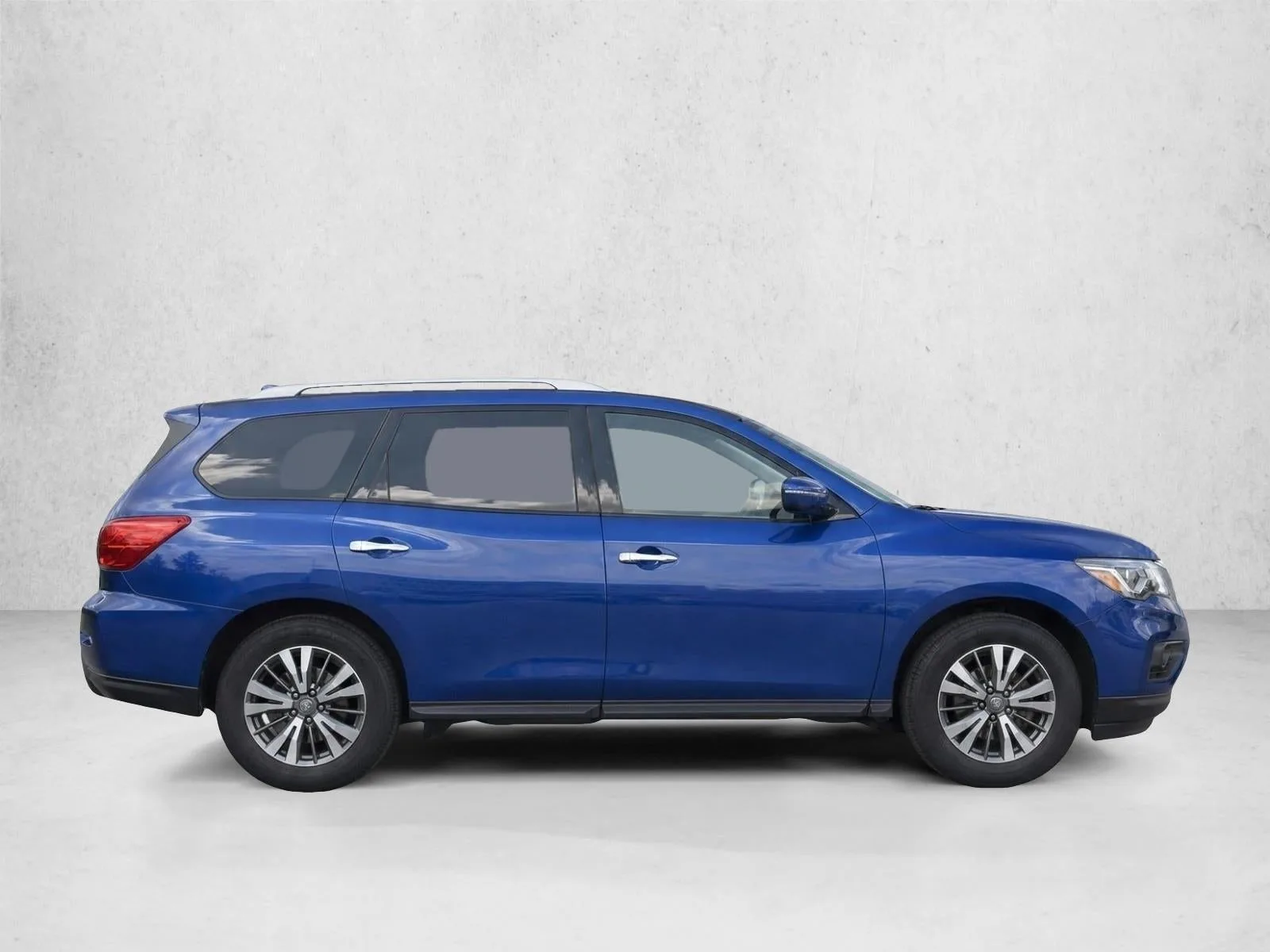 2020 Nissan Pathfinder FWD SV photo 8