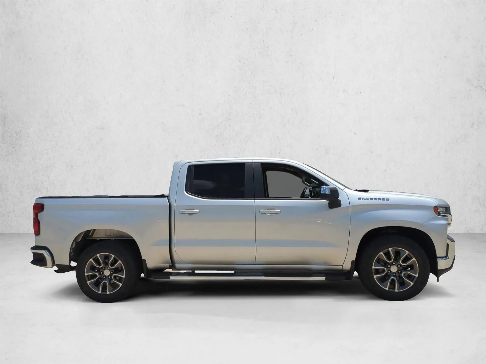 2019 Chevrolet Silverado 1500 Crew Cab Short Box 2-Wheel Drive LT photo 4