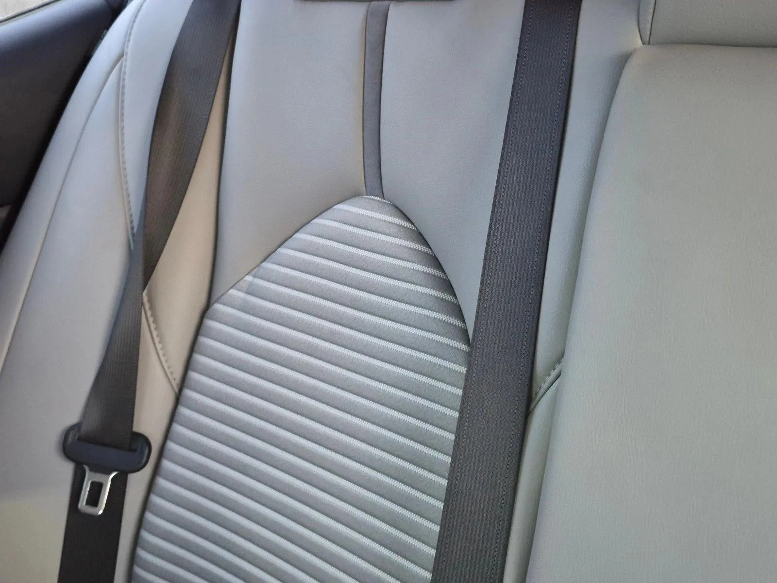 2018 Toyota Camry Hybrid SE CVT (Natl) photo 11