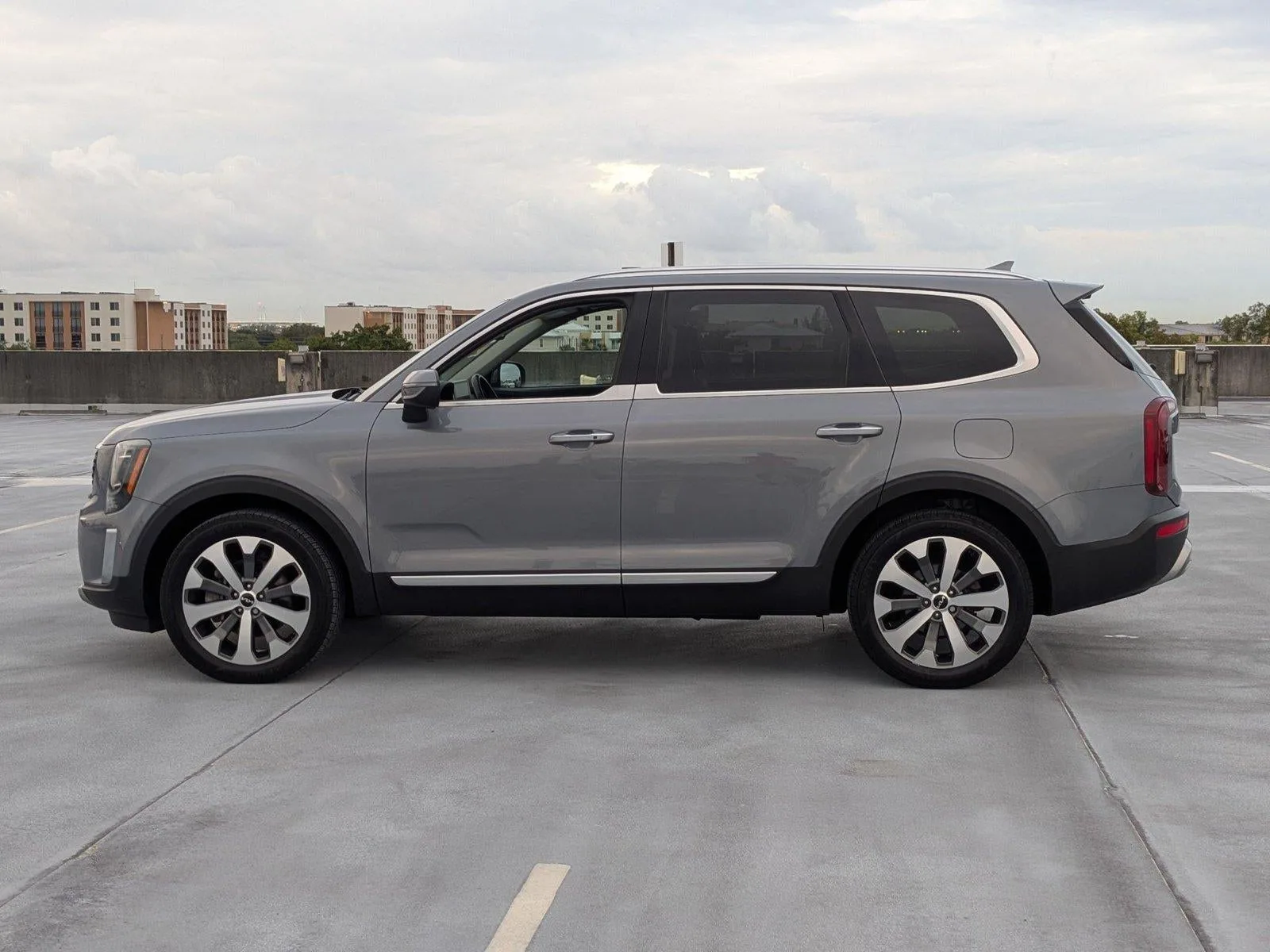 2022 Kia Telluride Base photo 9