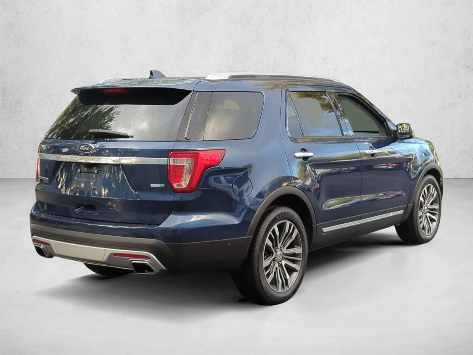 2016 Ford Explorer 4WD 4dr Platinum photo 5