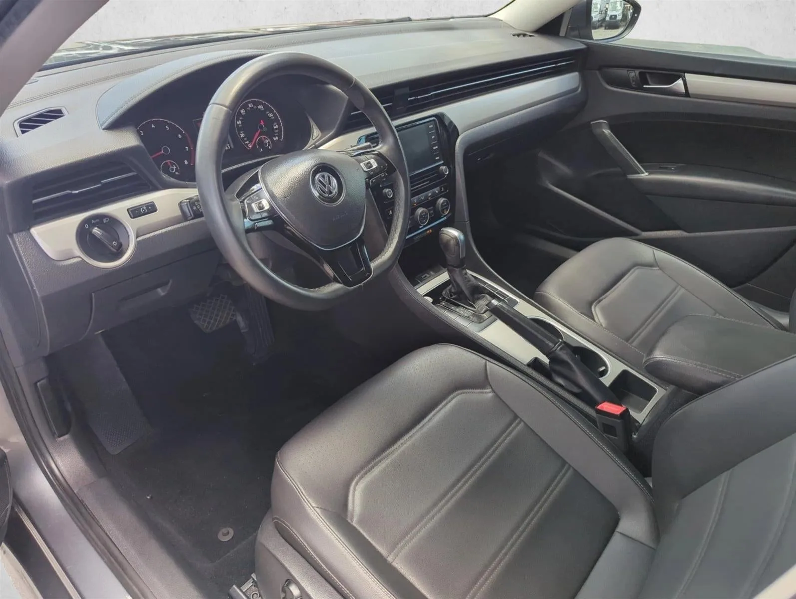2022 Volkswagen Passat 2.0T SE photo 9