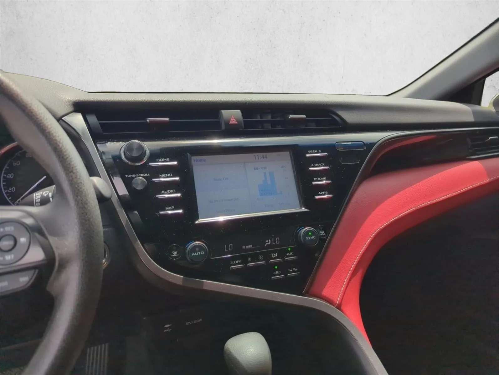 2019 Toyota Camry Hybrid LE CVT (Natl) photo 10