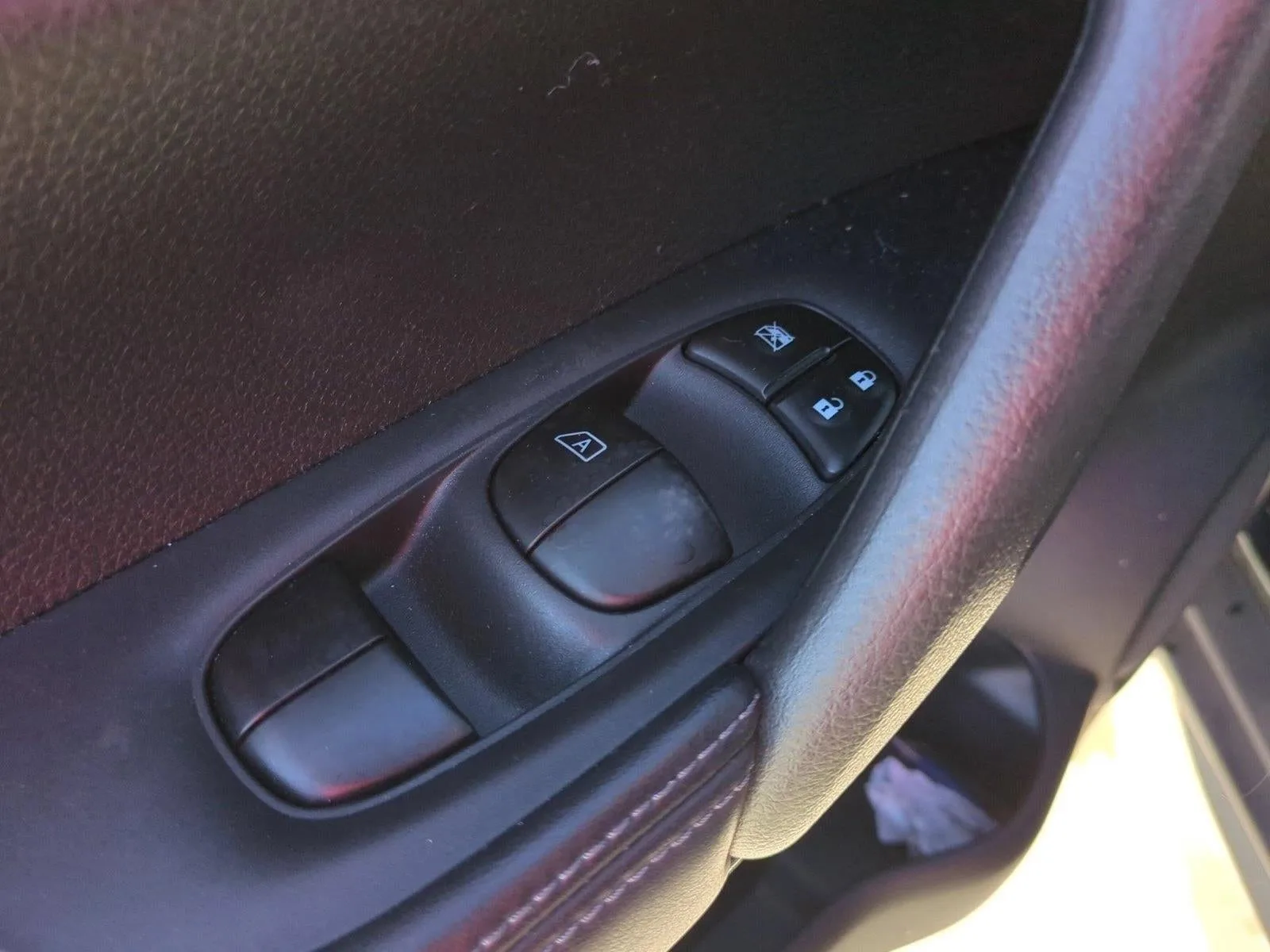 2017 Nissan Rogue FWD S photo 12