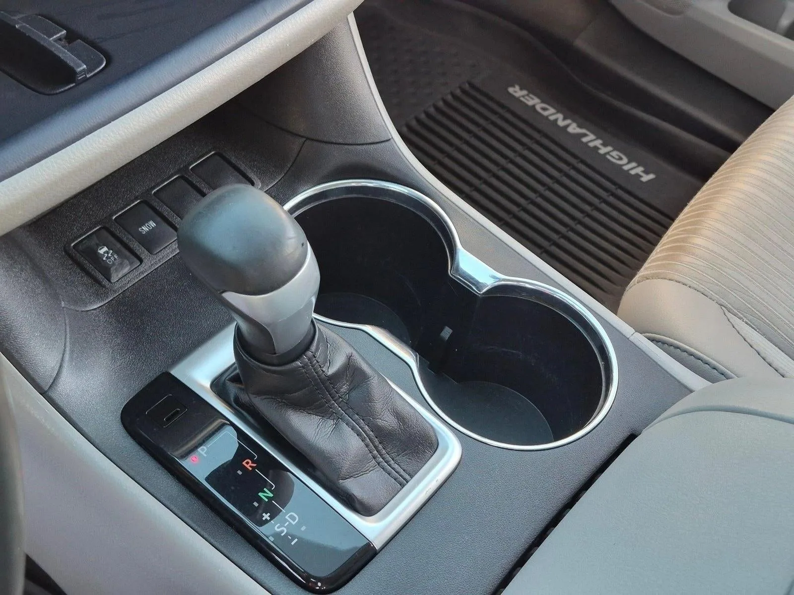 2018 Toyota Highlander LE Plus V6 FWD (SE) photo 12