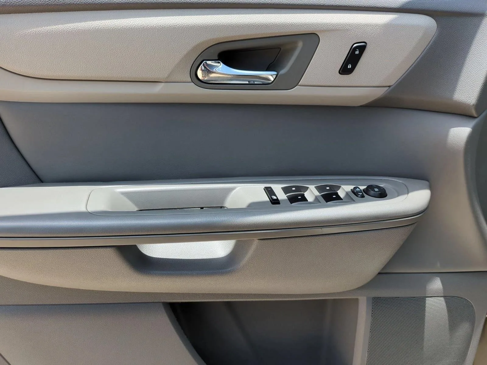 2016 Chevrolet Traverse FWD 1LT photo 11