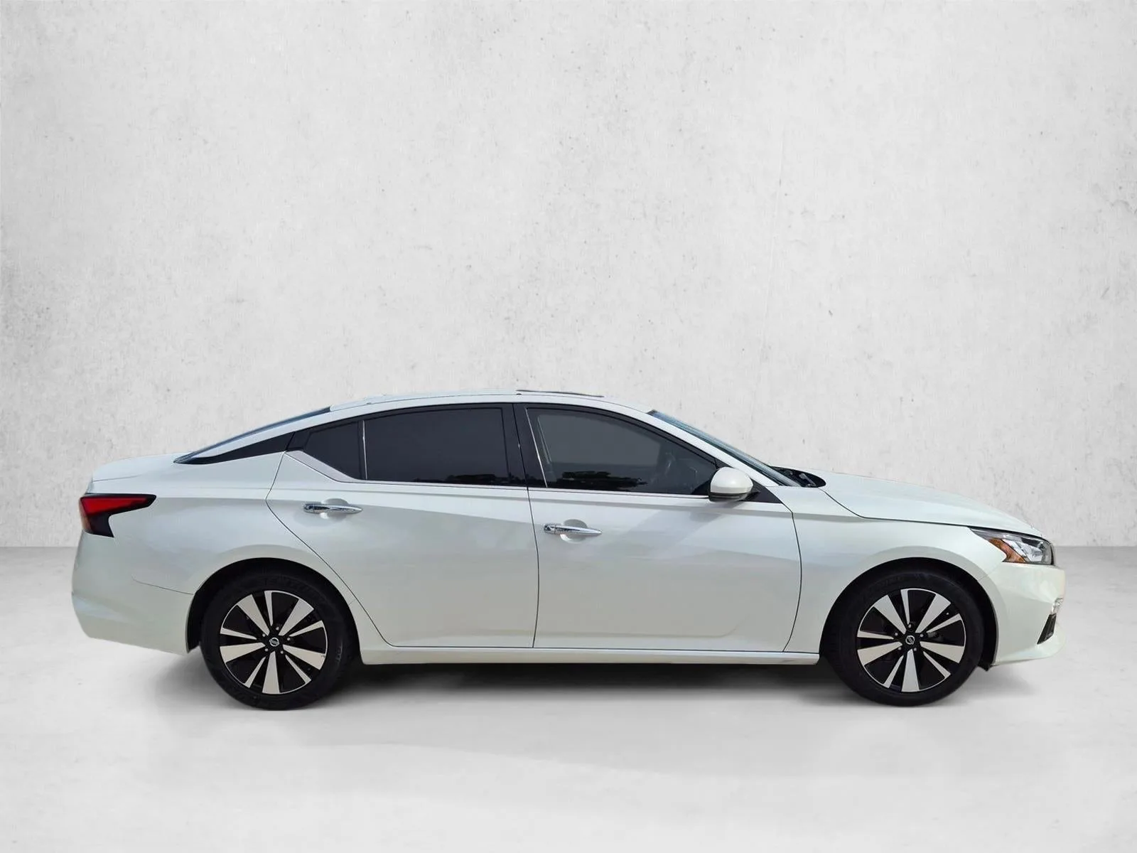 2020 Nissan Altima 2.5 SV Sedan photo 4