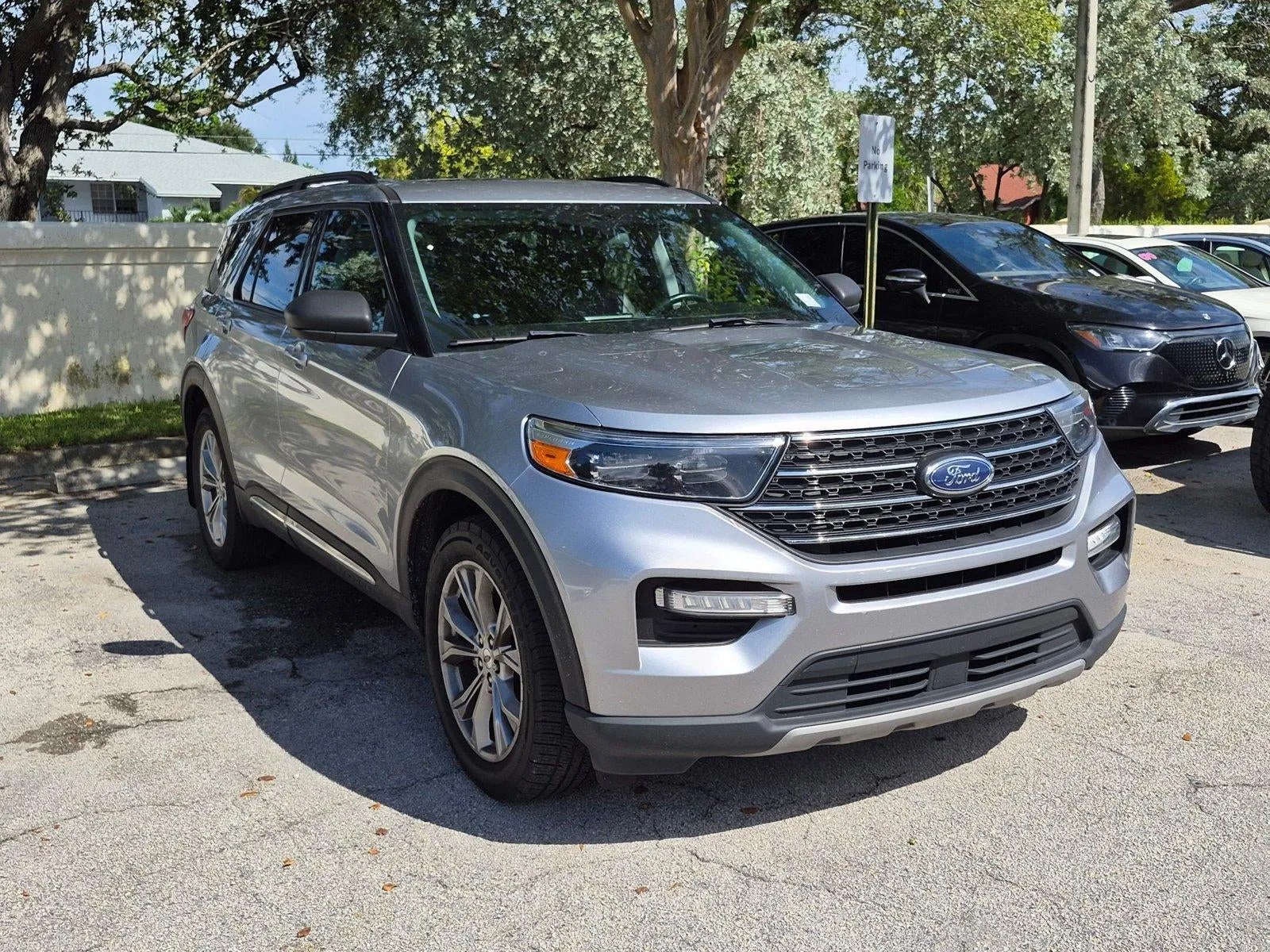 2022 Ford Explorer XLT RWD photo 3
