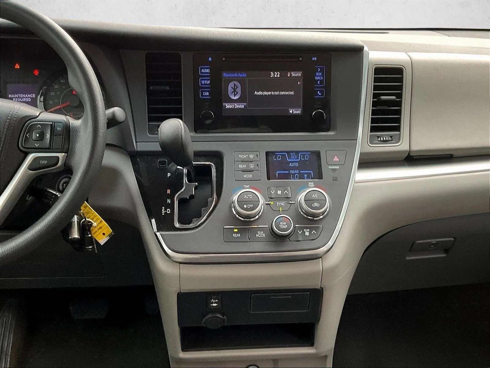2017 Toyota Sienna L FWD 7-Passenger (Natl) photo 8
