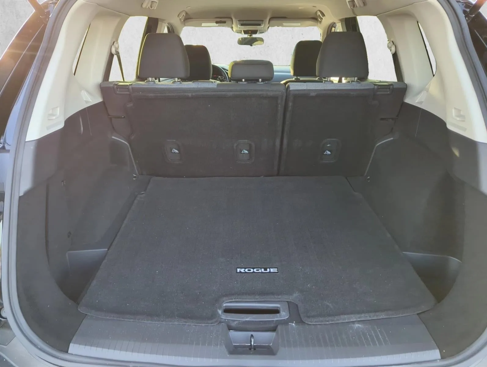 2023 Nissan Rogue FWD SV photo 5