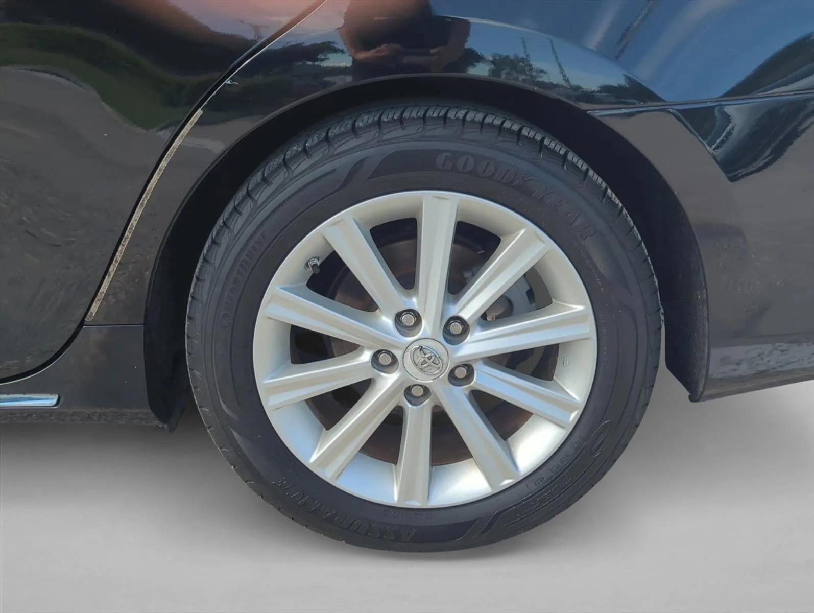 2012 Toyota Camry Hybrid 4dr Sdn XLE (Natl) photo 9