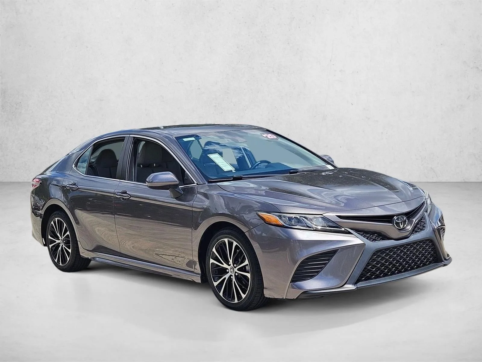 2020 Toyota Camry SE Auto (SE) photo 3