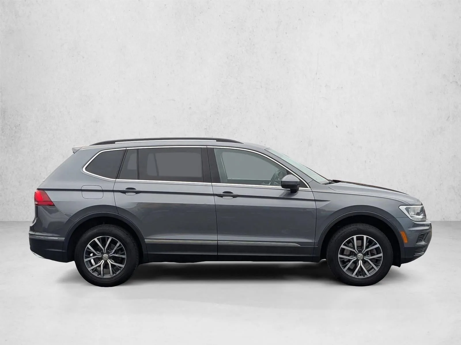 2020 Volkswagen Tiguan 2.0T SEL photo 4