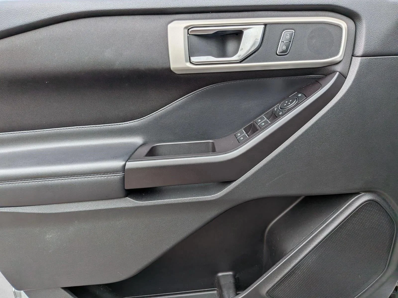2020 Ford Explorer XLT RWD photo 10