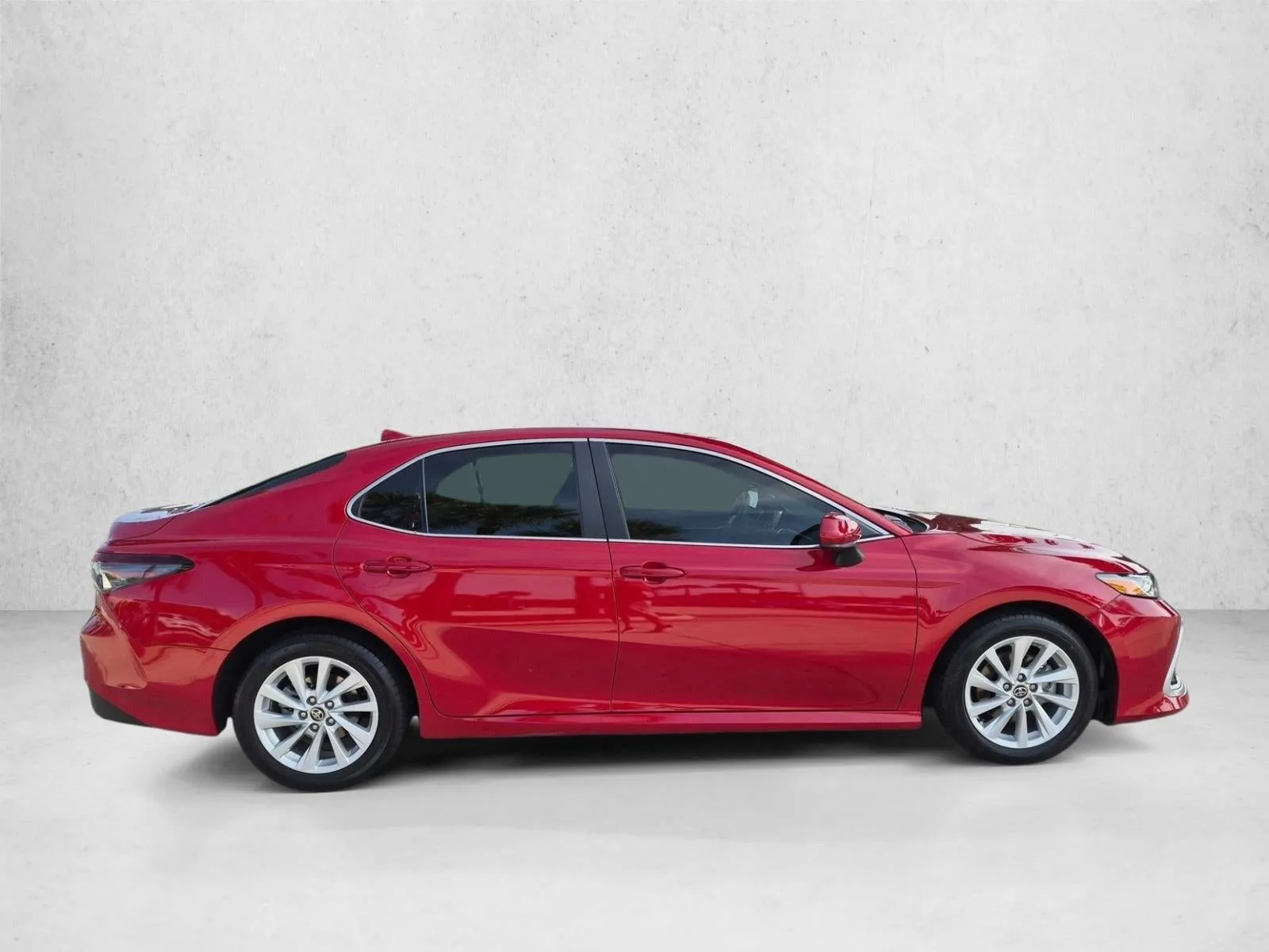 2024 Toyota Camry LE Auto (SE) photo 4