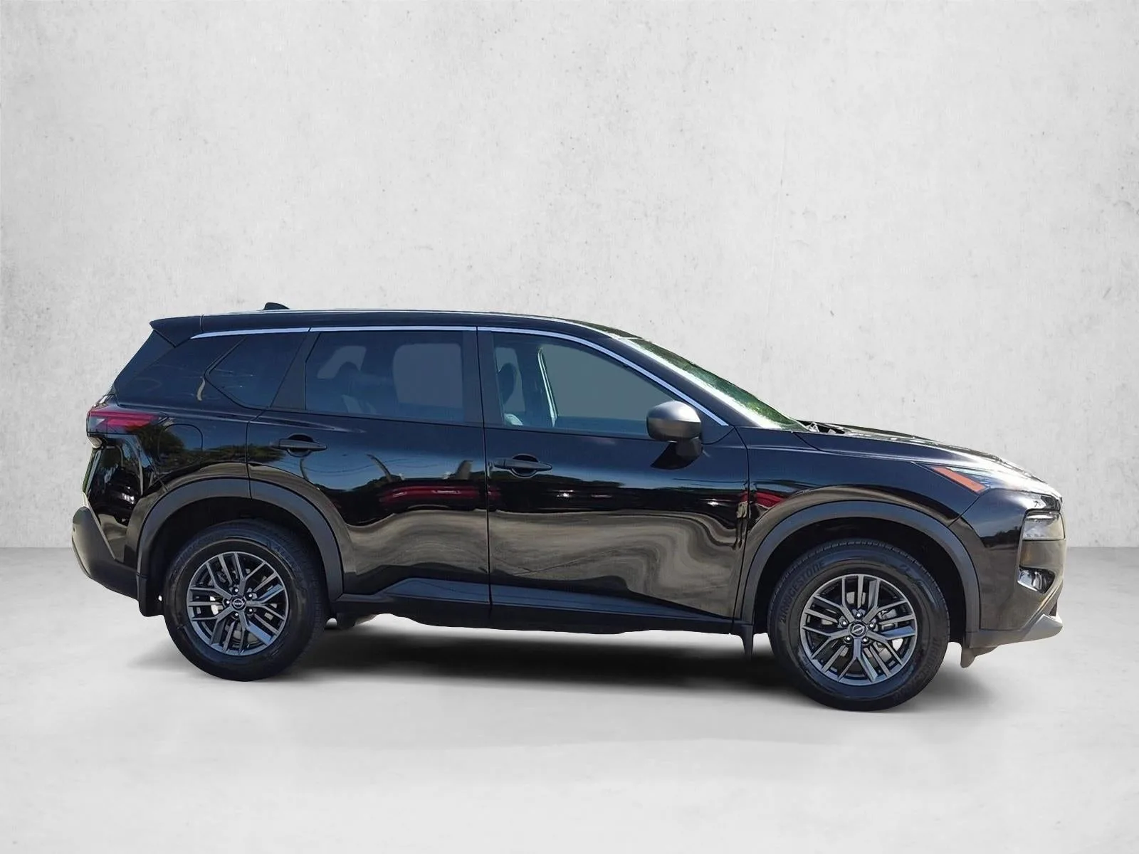 2023 Nissan Rogue FWD S photo 4