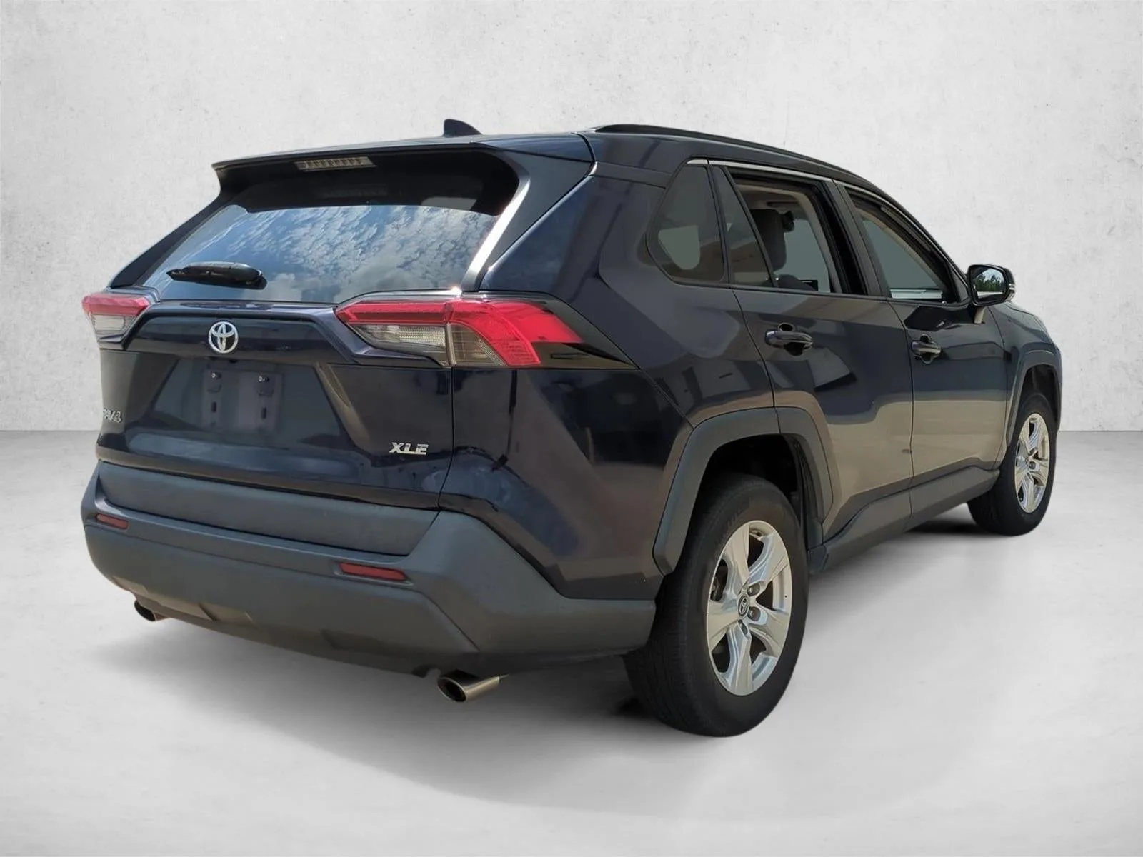 2019 Toyota RAV4 XLE FWD (GS) photo 5