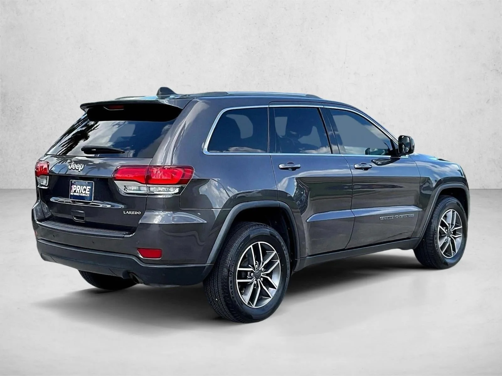 2020 Jeep Grand Cherokee Laredo E 4x2 photo 2