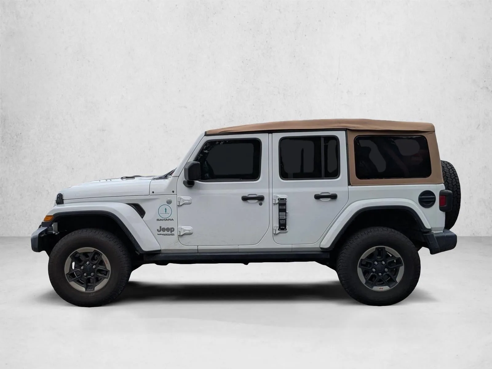 2018 Jeep Wrangler Unlimited Sahara 4x4 photo 9