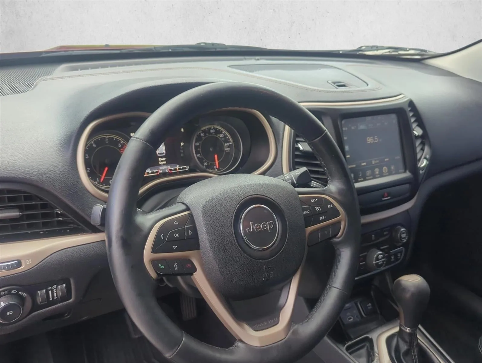 2017 Jeep Cherokee Limited FWD photo 9