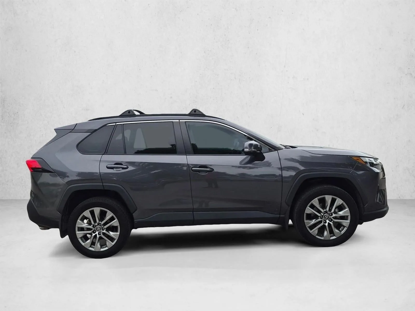 2024 Toyota RAV4 XLE Premium photo 4