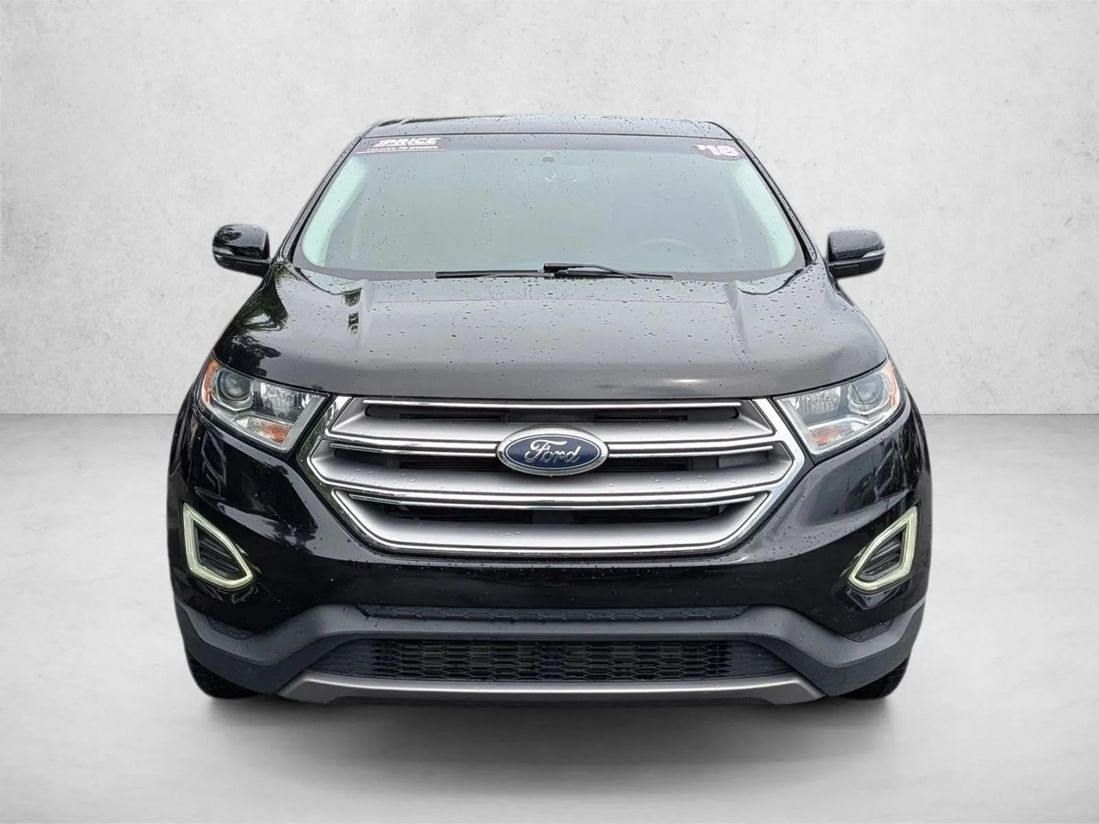 2018 Ford Edge Titanium FWD photo 2