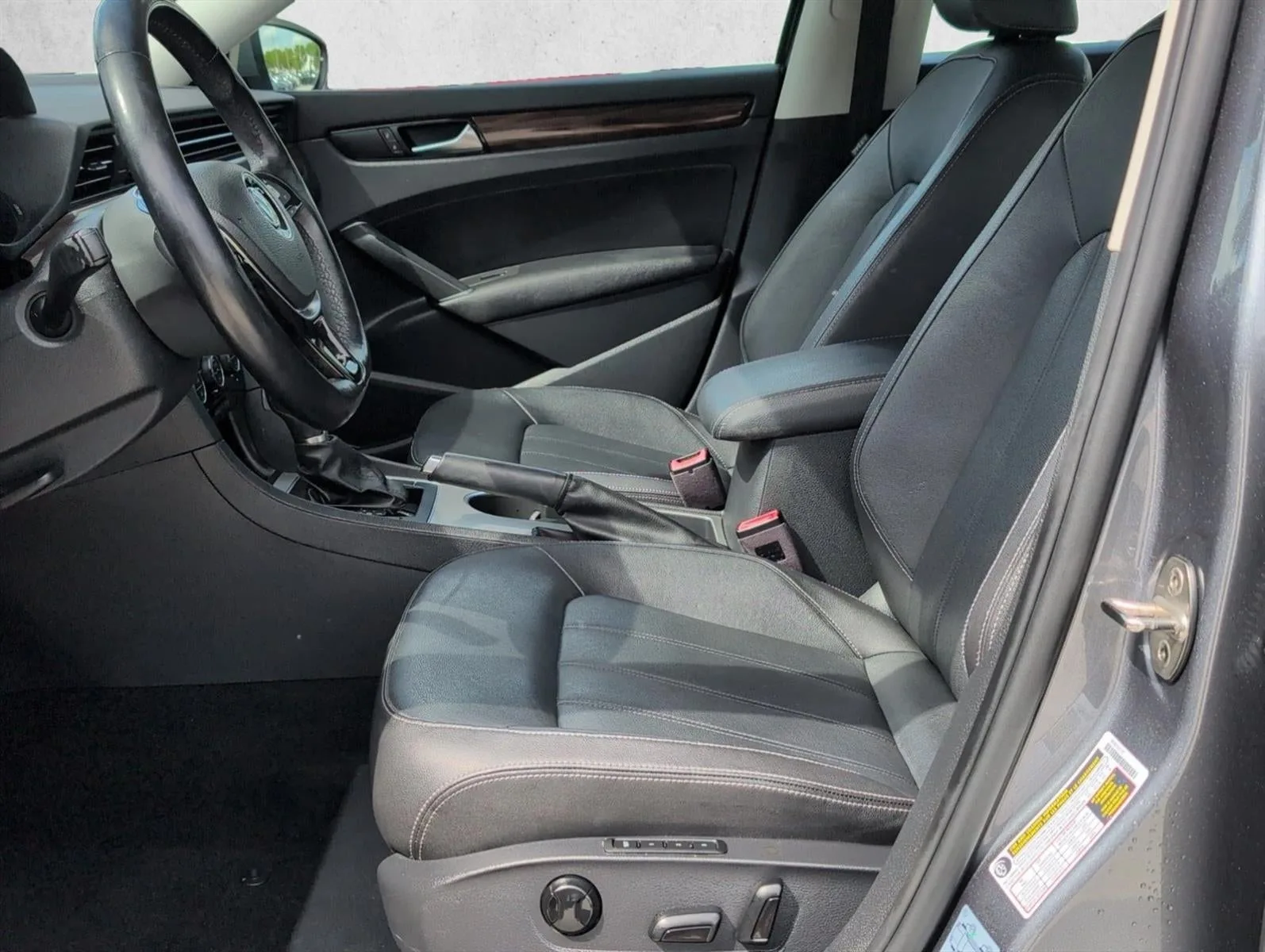 2020 Volkswagen Passat 2.0T SEL Auto photo 11