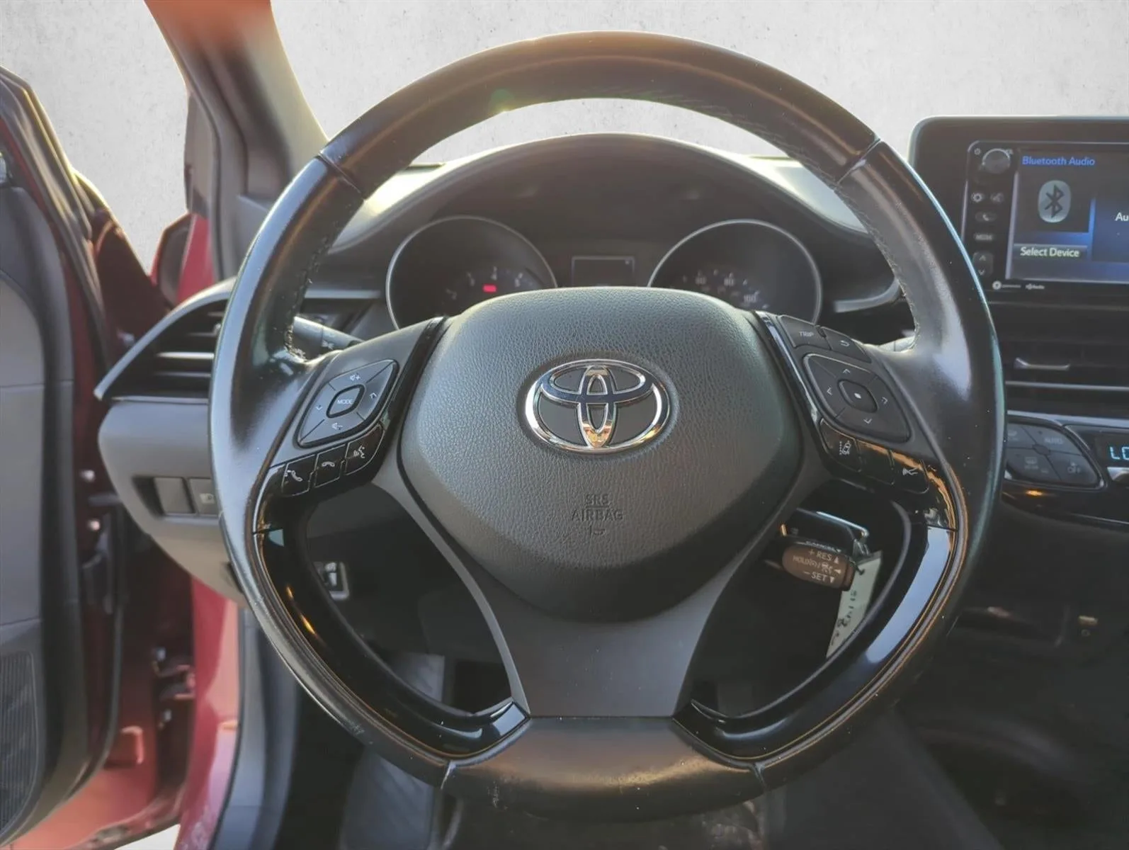 2018 Toyota C-HR XLE FWD (Natl) photo 12