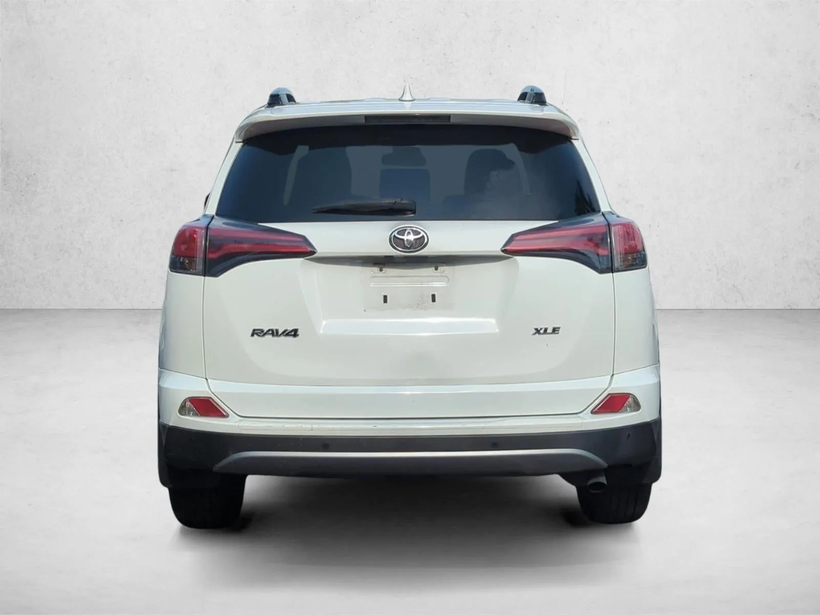 2018 Toyota RAV4 XLE FWD (GS) photo 6
