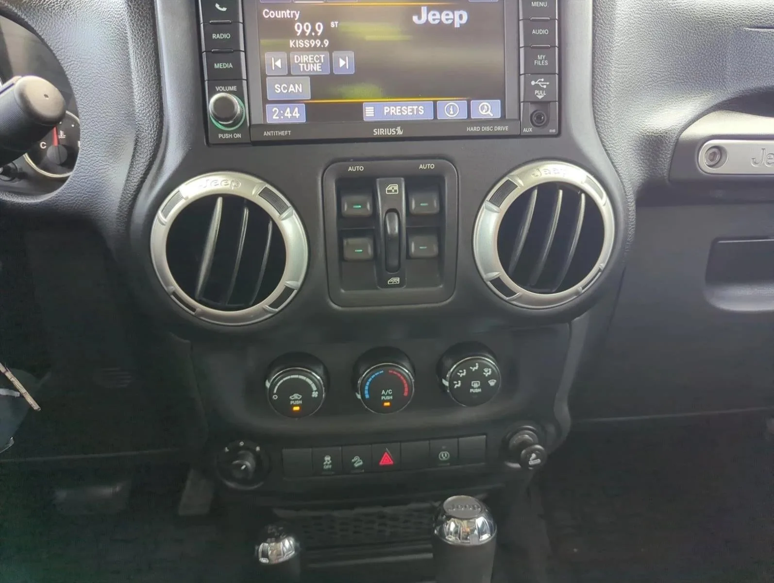 2015 Jeep Wrangler Unlimited 4WD 4dr Rubicon photo 12