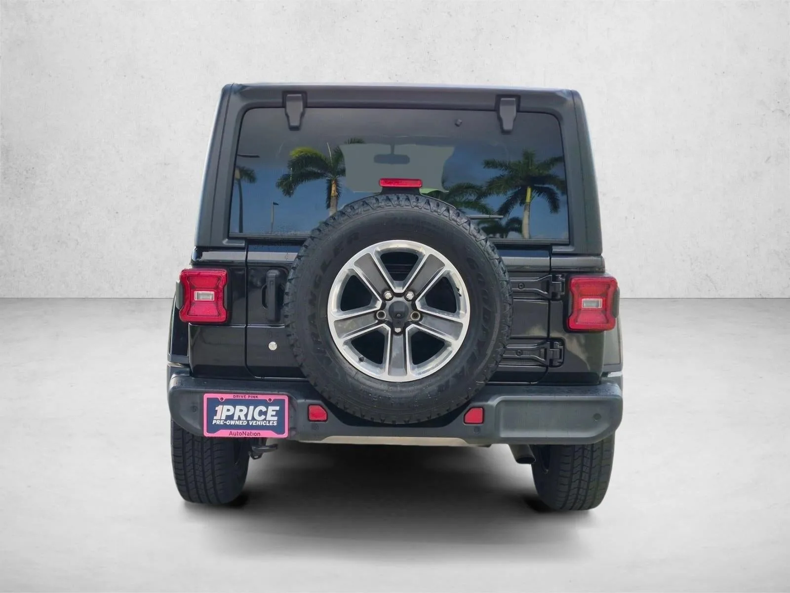 2018 Jeep Wrangler Unlimited Sahara 4x4 photo 6