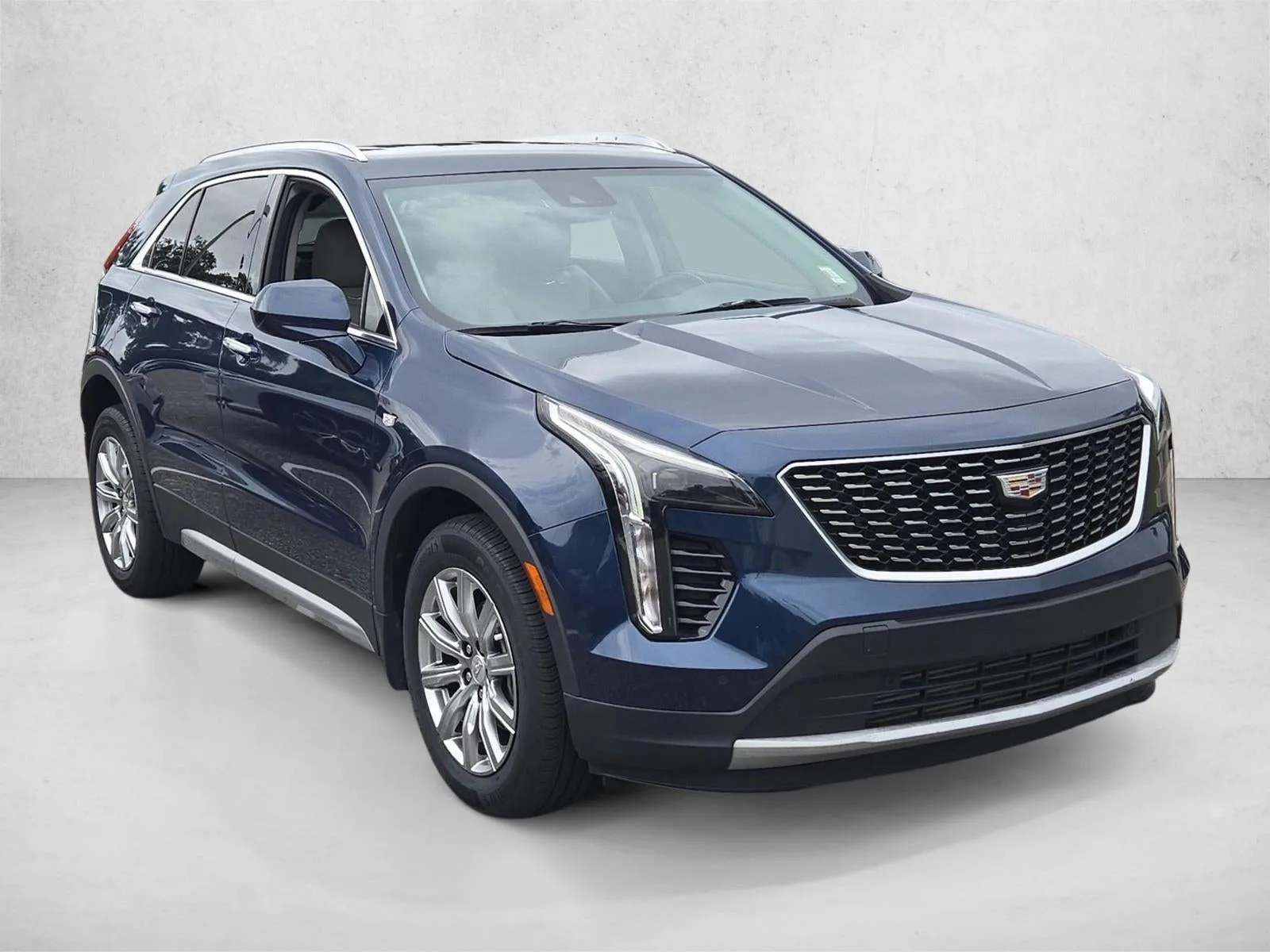 2020 Cadillac XT4 FWD 4dr Premium Luxury photo 3