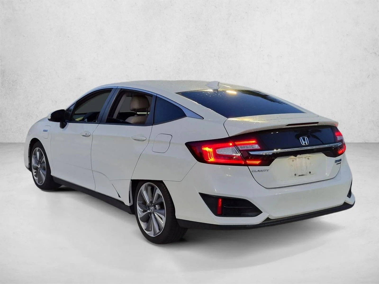 2018 Honda Clarity Plug-In Hybrid Touring Sedan photo 7
