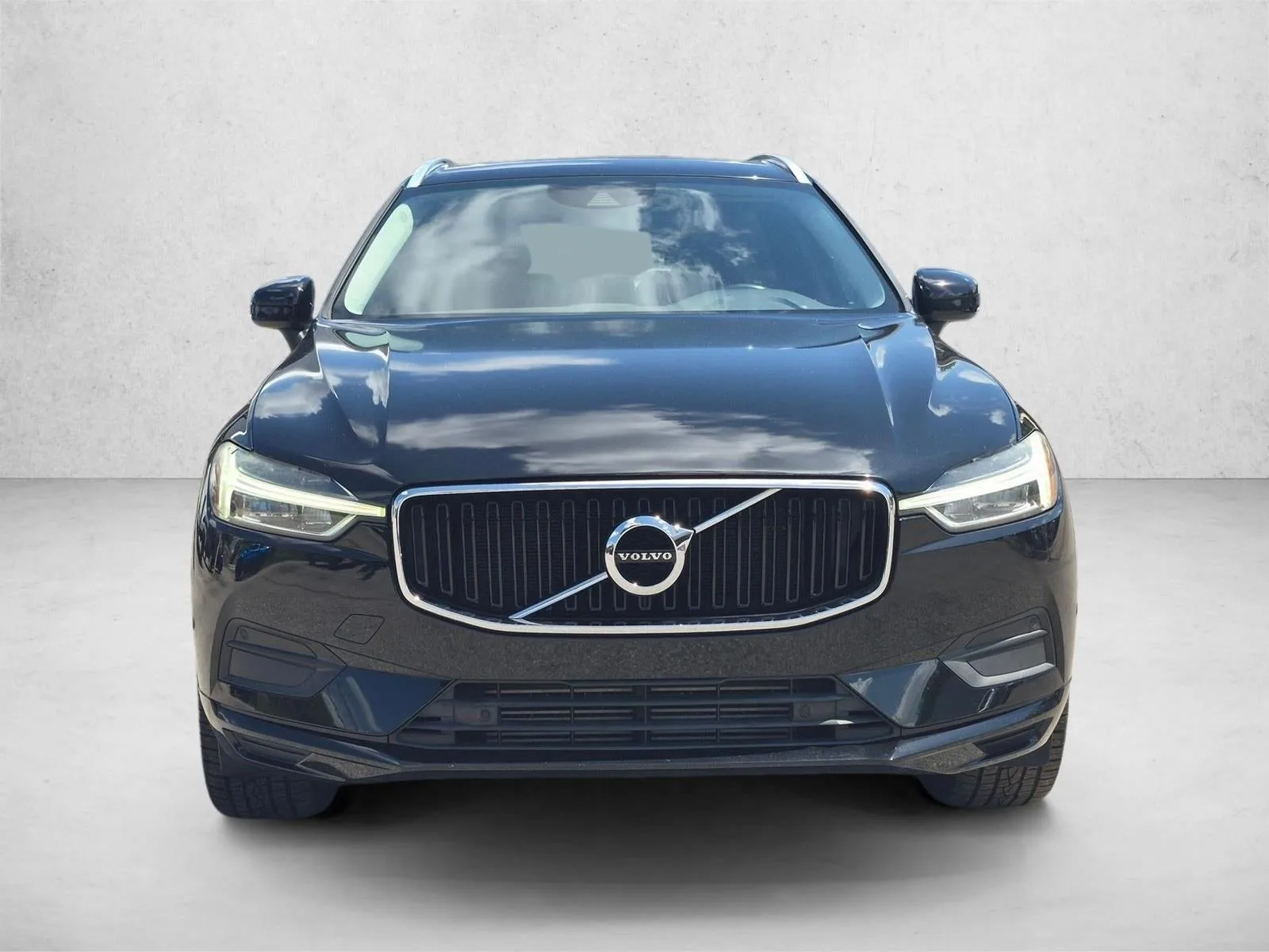 2019 Volvo XC60 T5 FWD Momentum photo 2