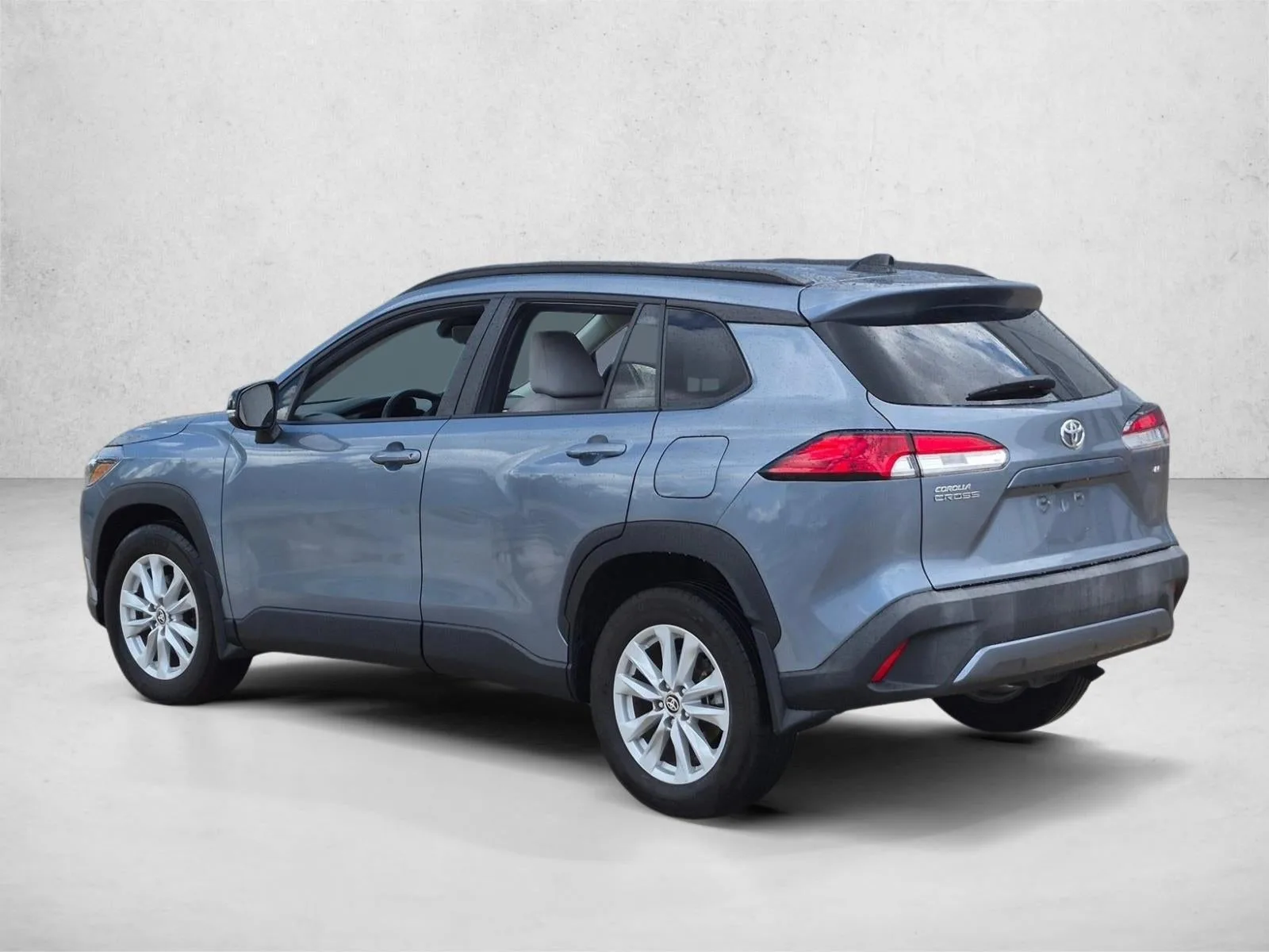 2025 Toyota Corolla Cross LE 2WD (Natl) photo 7