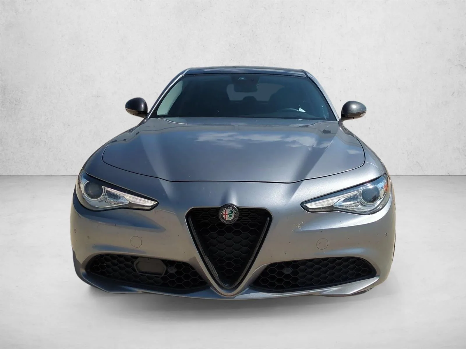2020 Alfa Romeo Giulia AWD photo 2