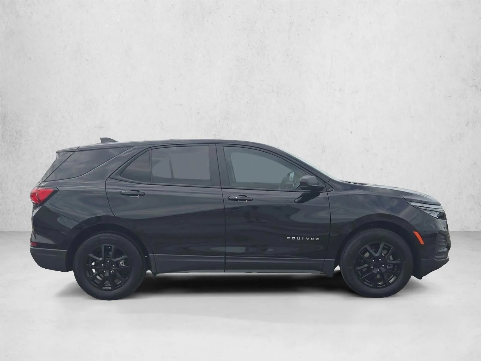 2024 Chevrolet Equinox LS photo 4