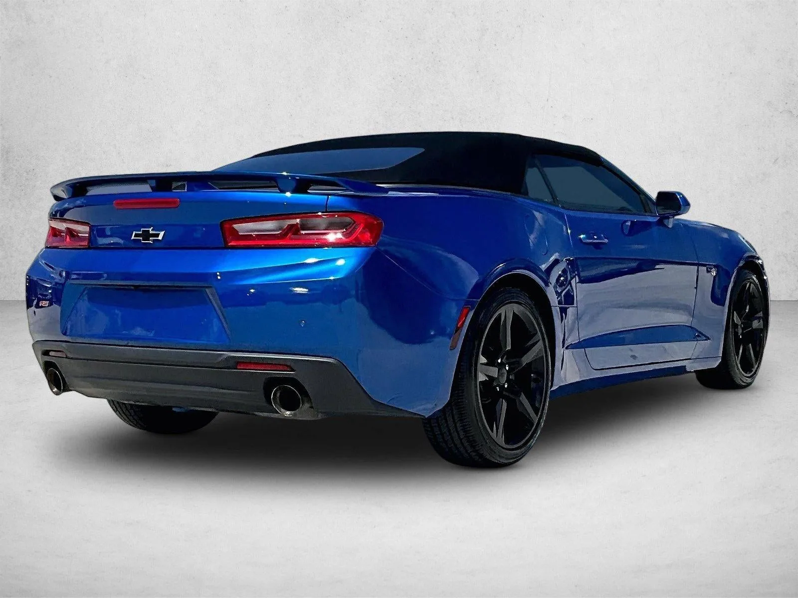 2017 Chevrolet Camaro 2dr Convertible 2LT photo 2