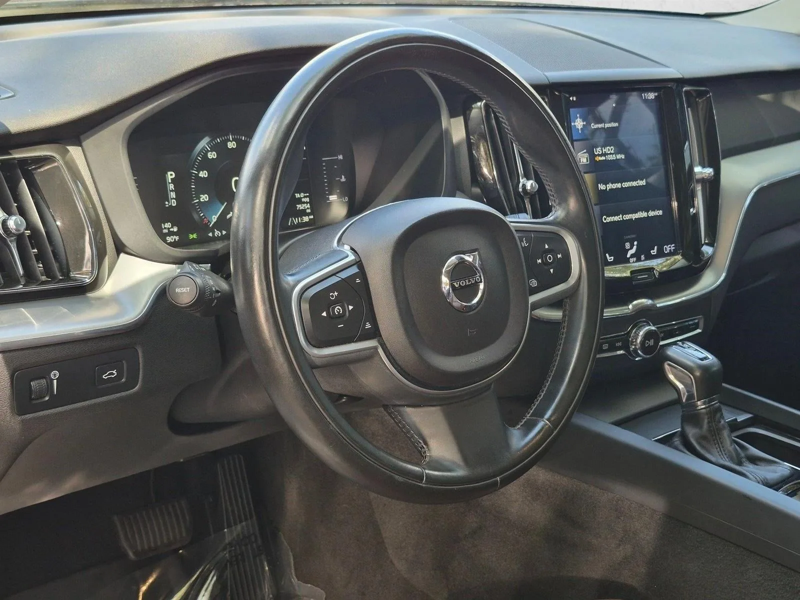 2019 Volvo XC60 T5 FWD Momentum photo 10