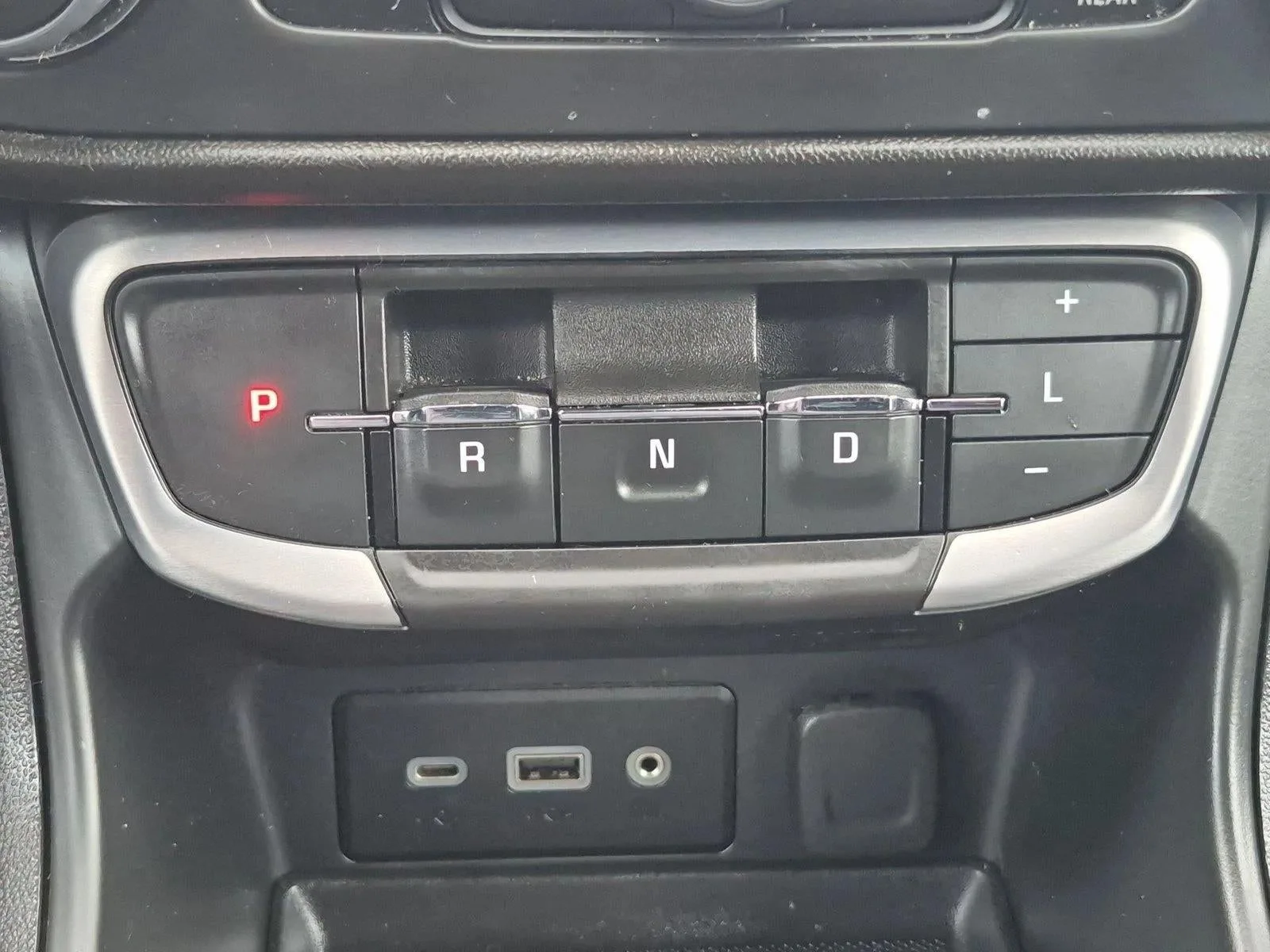 2023 GMC Terrain SLE photo 12