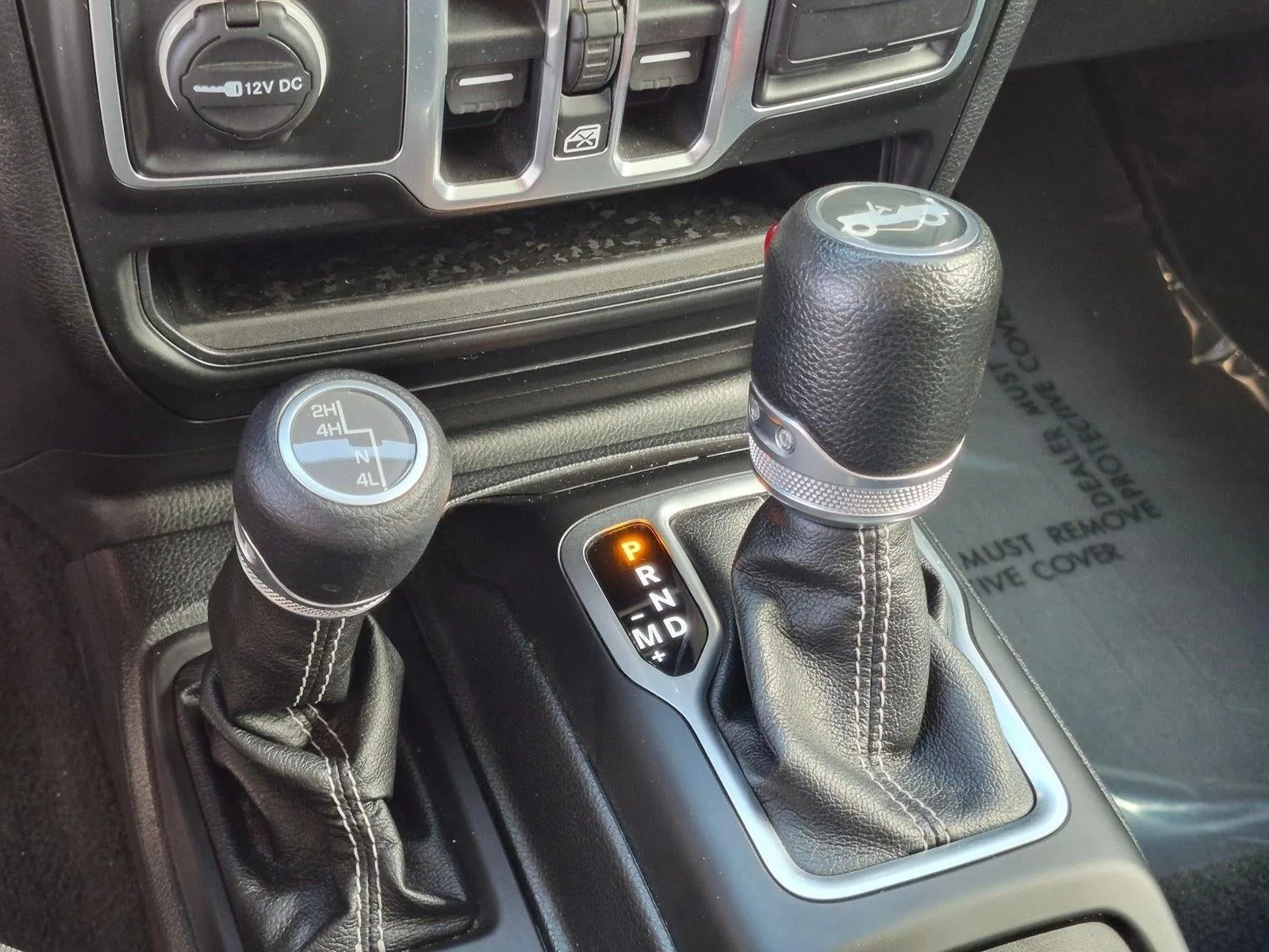 2018 Jeep Wrangler Unlimited Sahara 4x4 photo 11