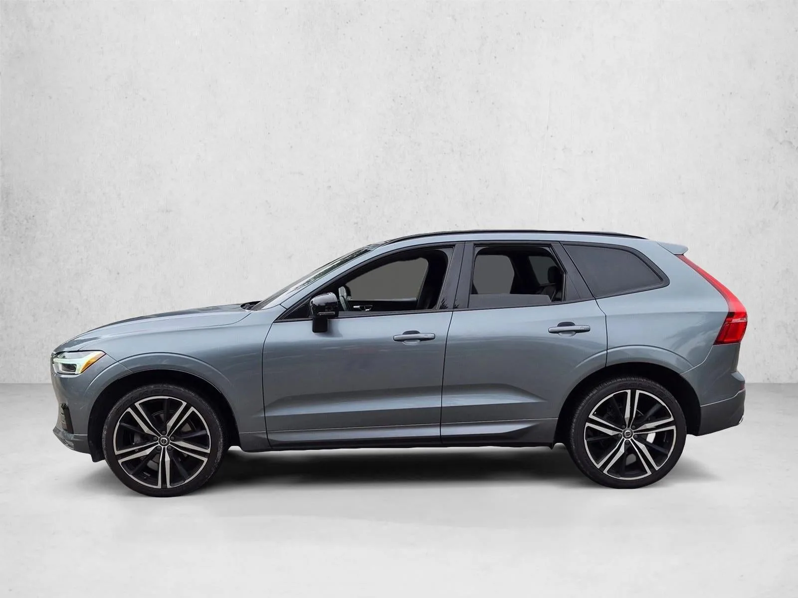 2020 Volvo XC60 T5 FWD R-Design photo 5