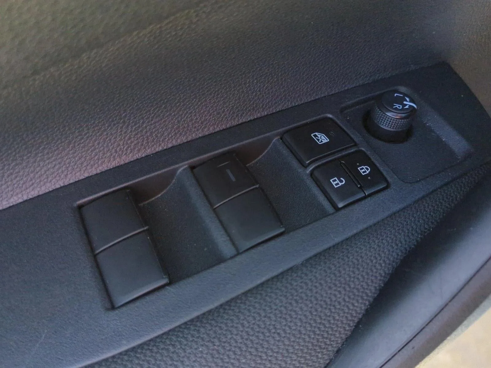 2025 Toyota Corolla LE CVT (Natl) photo 12