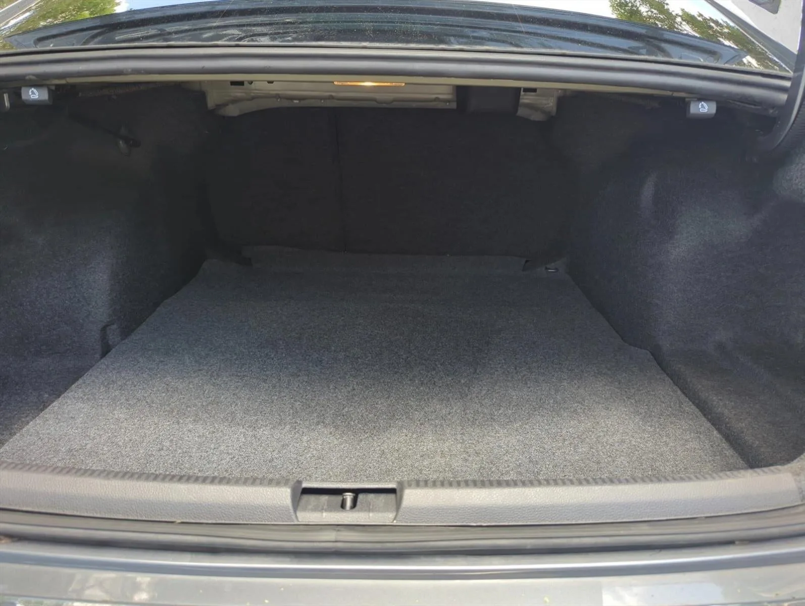 2022 Volkswagen Passat 2.0T SE photo 6
