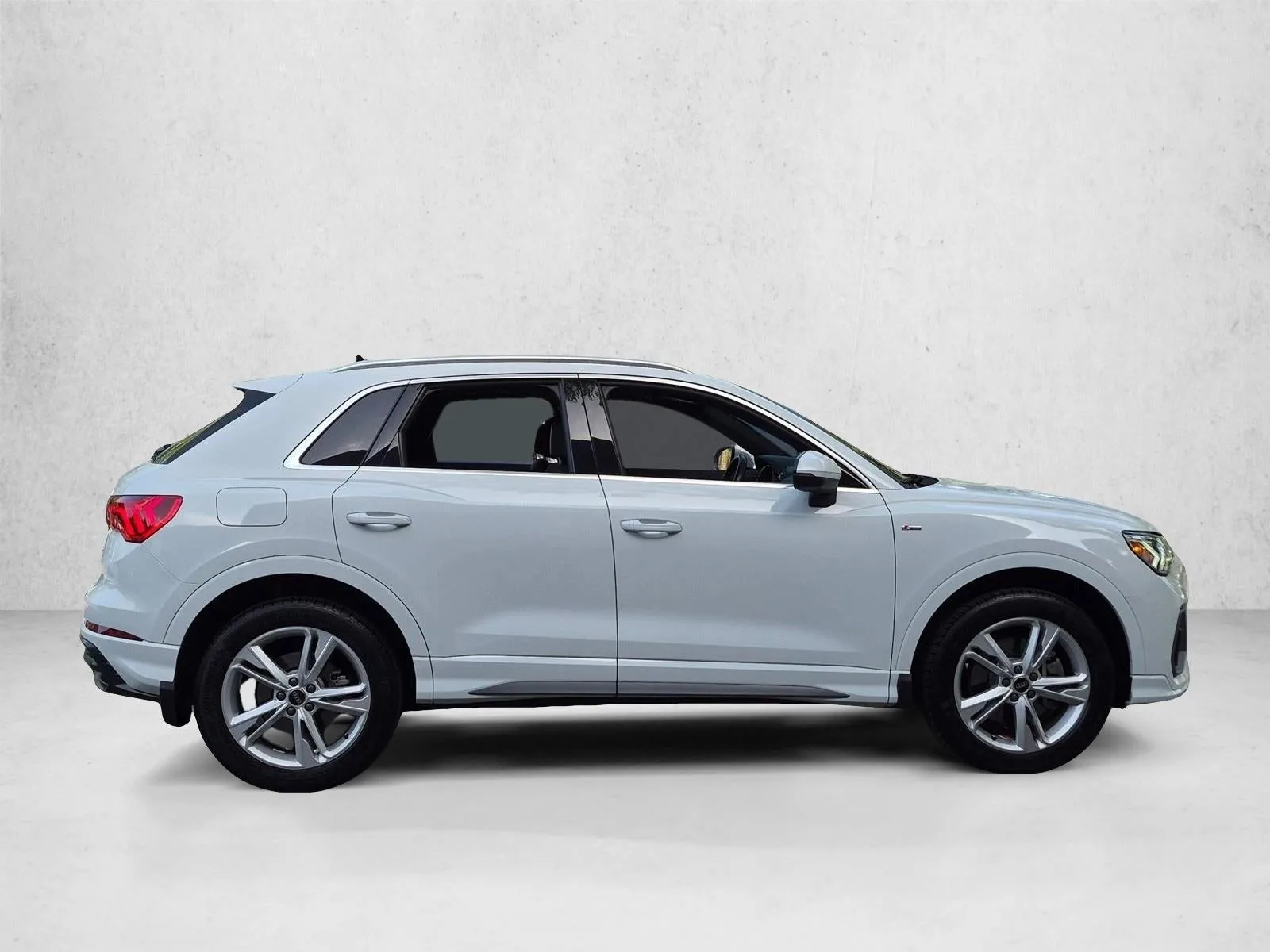 2022 Audi Q3 S line Premium Plus 45 TFSI quattro photo 4