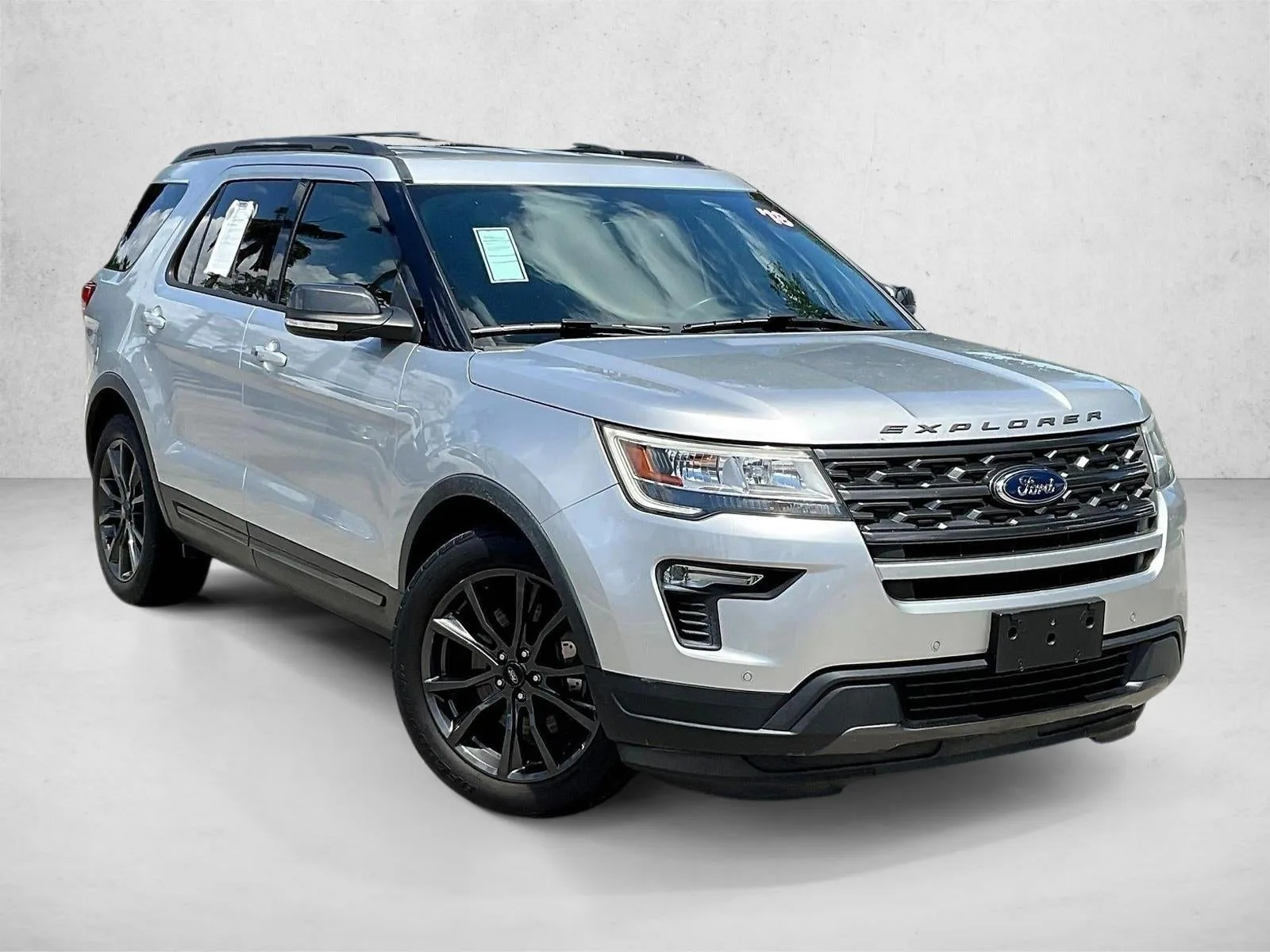 2018 Ford Explorer XLT FWD photo 11