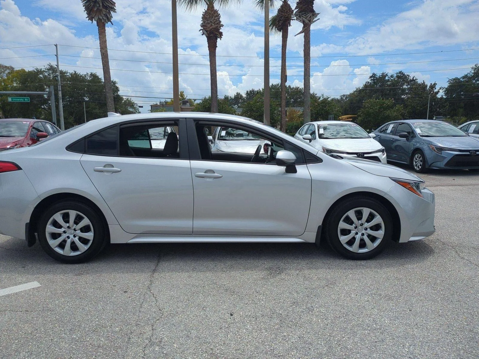 2024 Toyota Corolla LE CVT (Natl) photo 4