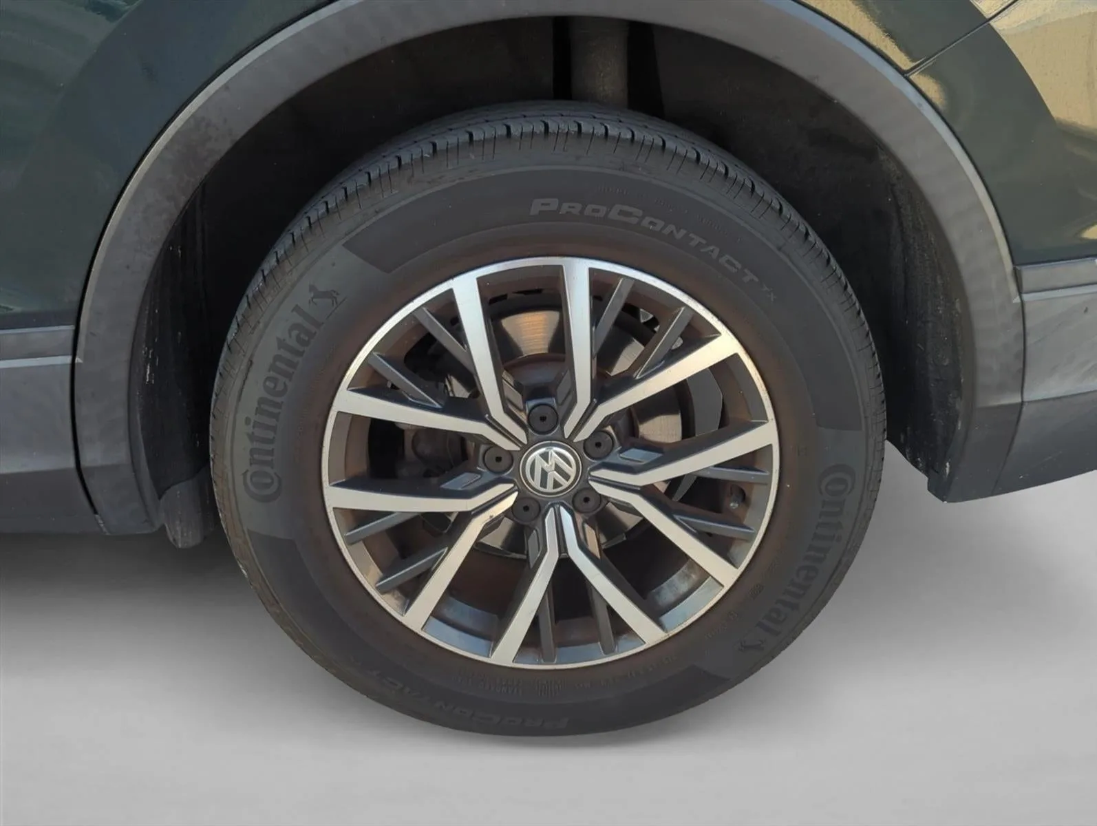 2019 Volkswagen Tiguan 2.0T SE FWD photo 6
