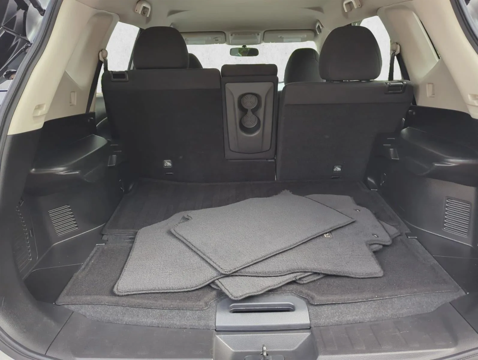 2016 Nissan Rogue FWD 4dr S photo 12