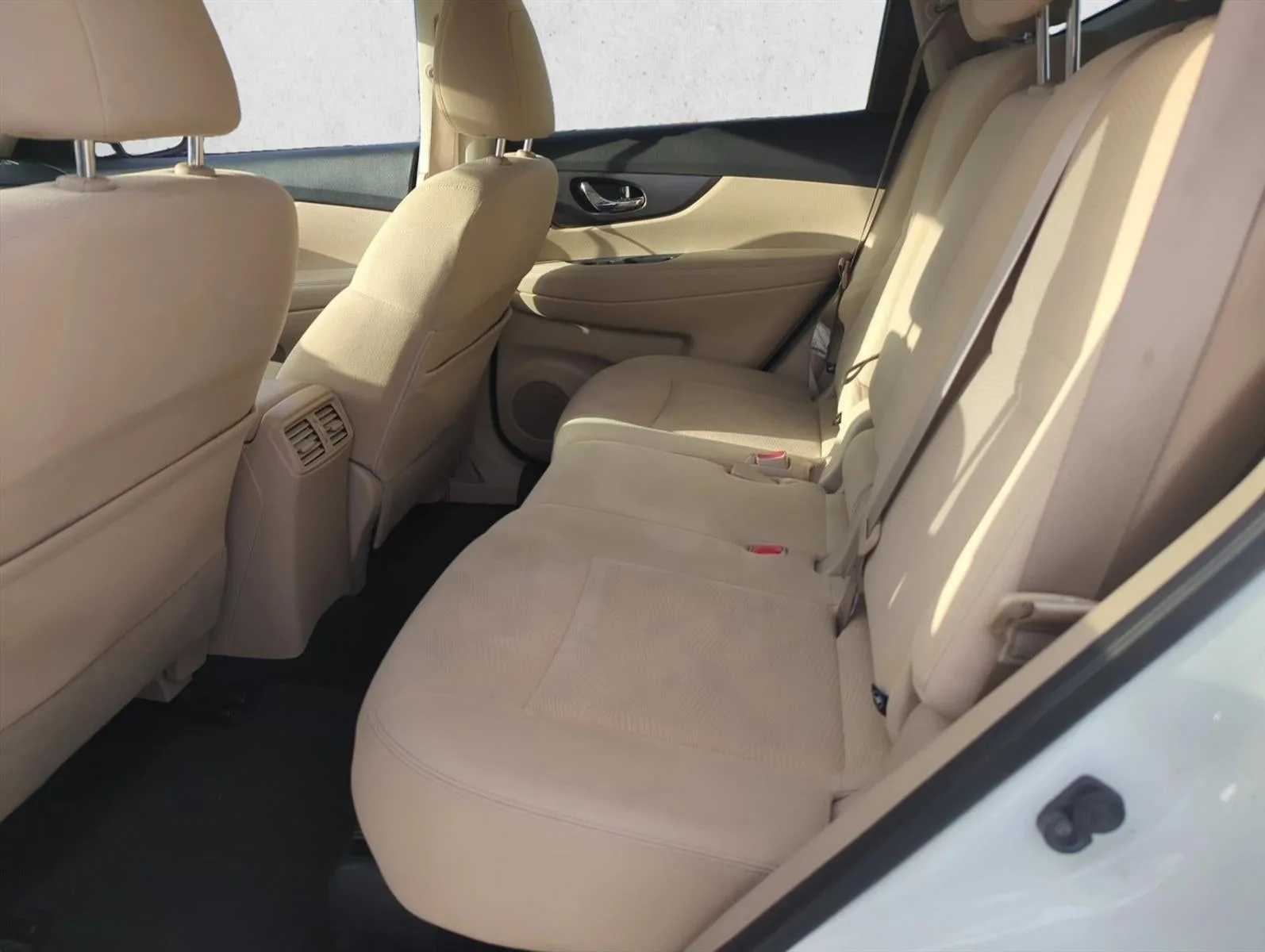 2016 Nissan Rogue FWD 4dr SV photo 8